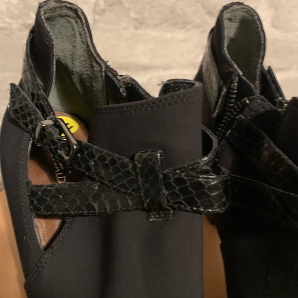 Donald J Pliner shoes Women Pointed Toe Ankle Boot size 8.5 US - Picture 8 of 9